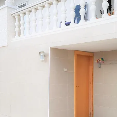 Проживание в семье Private Loft In House With Pool And Private Garden *