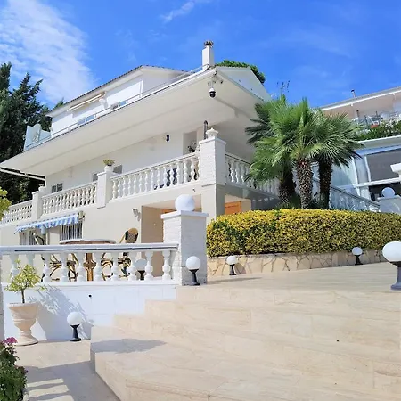 Private Loft In House With Pool And Private Garden Проживание в семье *